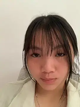 Snapshot of Emlyly-18 chatting on October 7, 10:58 pm Emlyly-18 online show from October 7, 10:58 pm