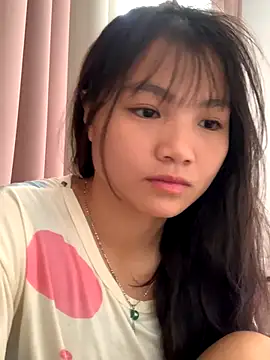 Snapshot of Emlyly-18 chatting on September 21, 5:50 am Emlyly-18 online show from September 21, 5:50 am