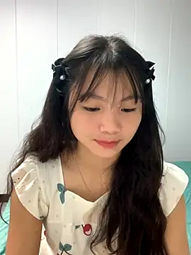 Snapshot of Emlyly-18 chatting on October 12, 3:09 am Emlyly-18 online show from October 12, 3:09 am