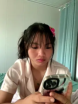 Snapshot of Emlyly-18 chatting on October 10, 3:00 am Emlyly-18 online show from October 10, 3:00 am