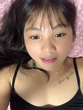 Snapshot of Emlyly-18 chatting on October 19, 4:25 am Emlyly-18 online show from October 19, 4:25 am