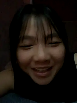 Snapshot of Emlyly-18 chatting on October 6, 10:58 pm Emlyly-18 online show from October 6, 10:58 pm