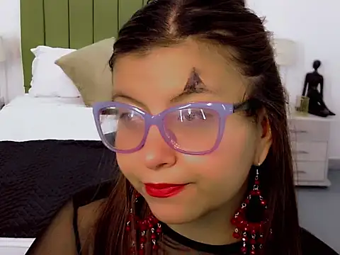 Amber Rouge  online show from October 31, 12:20 pm