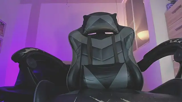 Snapshot of Nikkita_Dragon chatting on October 21, 3:32 am Nikkita Dragon online show from October 21, 3:32 am