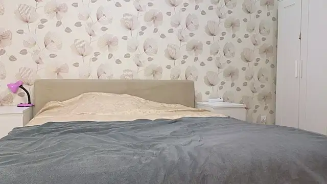 Annabel theMoon online show from September 28, 3:35 am