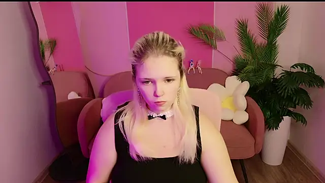 EmillyRogers online show from October 3, 5:23 am