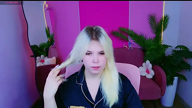 EmillyRogers online show from October 19, 5:20 am