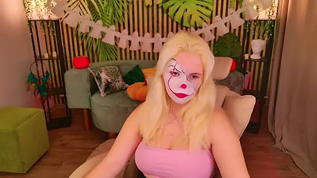 EmillyRogers online show from October 31, 7:01 am