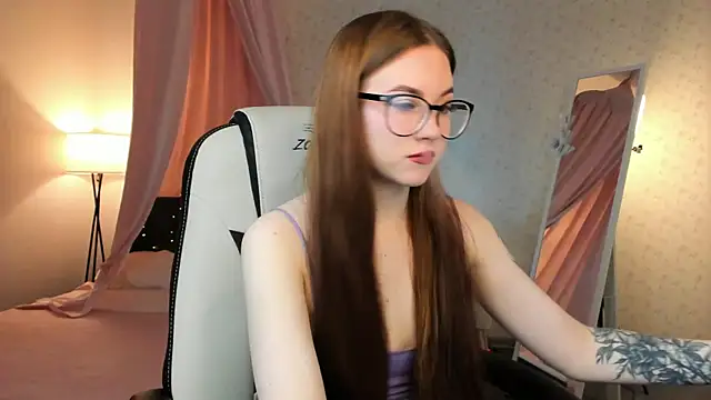 Dolly Gleam online show from September 23, 2:21 am