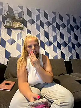 Snapshot of Dolliejayxx chatting on October 3, 9:25 am Dolliejayxx online show from October 3, 9:25 am