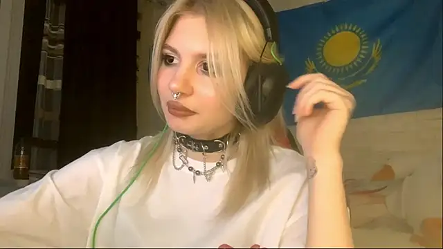 LorrineBurgert online show from September 8, 3:33 pm