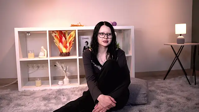 DonaRoberts online show from September 11, 10:43 pm