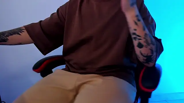 PeytonBox online show from October 8, 1:04 pm