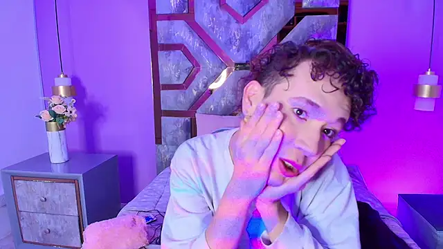 Snapshot of Electra_Gosselin chatting on October 13, 12:08 pm Electra Gosselin online show from October 13, 12:08 pm