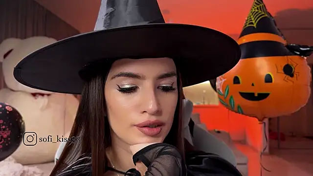 Snapshot of SofI-Play chatting on October 31, 7:29 pm SofI-Play online show from October 31, 7:29 pm