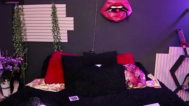 kinky momm online show from July 22, 3:24 pm