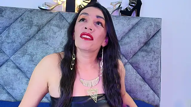 Shantey Laurent online show from November 19, 1:22 pm