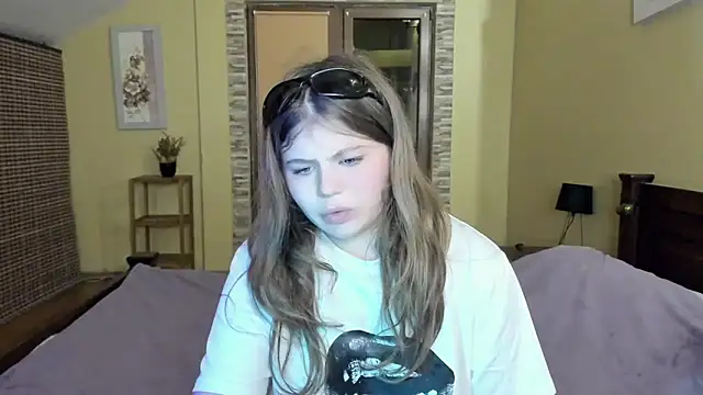 Lilly Jess online show from October 13, 6:10 pm