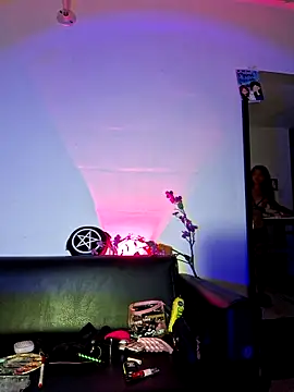 Snapshot of carolinerue chatting on September 28, 2:40 am carolinerue online show from September 28, 2:40 am