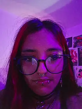 carolinerue online show from April 17, 3:19 am