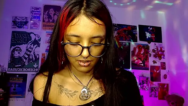 carolinerue online show from April 11, 2:50 am