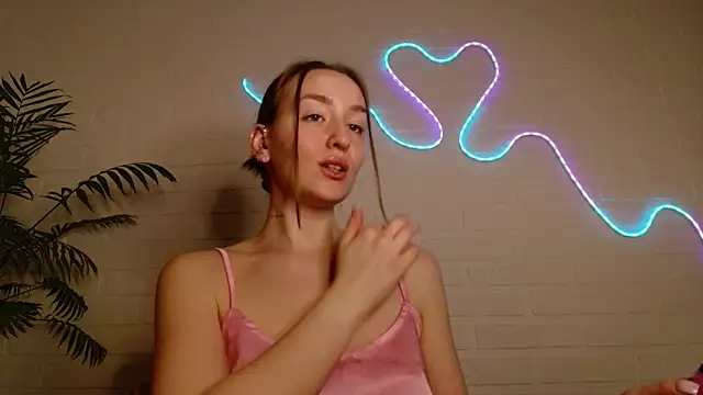 WhitePrincessLuna online show from February 13, 4:30 pm