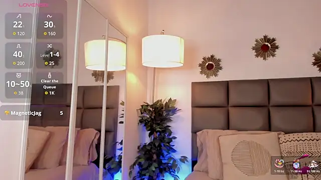 nicolehenna online show from November 1, 9:52 pm