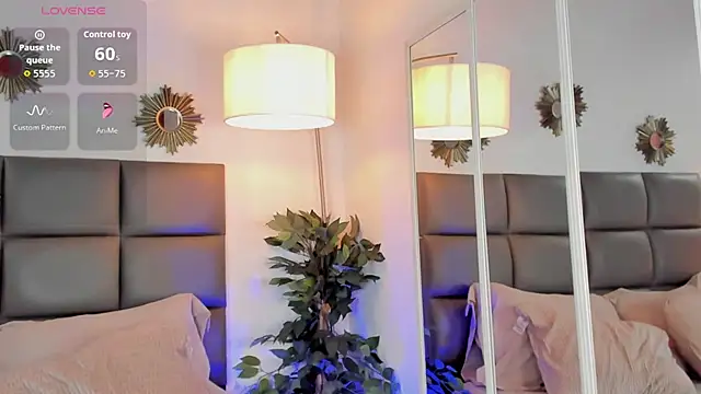 Snapshot of nicolehenna chatting on September 10, 8:20 pm nicolehenna online show from September 10, 8:20 pm