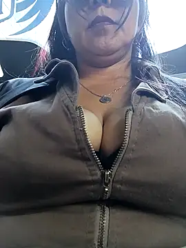 Snapshot of Misshot_01 chatting on October 7, 8:57 pm Misshot 01 online show from October 7, 8:57 pm