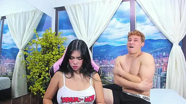 Snapshot of Sarahwalkerr chatting on October 9, 1:59 pm Sarahwalkerr online show from October 9, 1:59 pm