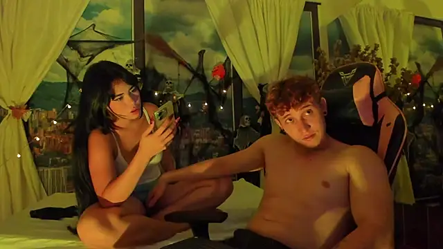 Snapshot of Sarahwalkerr chatting on October 25, 2:25 pm Sarahwalkerr online show from October 25, 2:25 pm