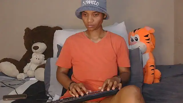 JANIELEE online show from September 17, 8:51 pm