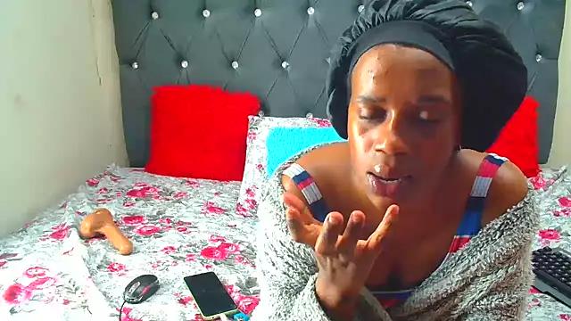 YummyJellybooty13 online show from October 2, 11:32 pm