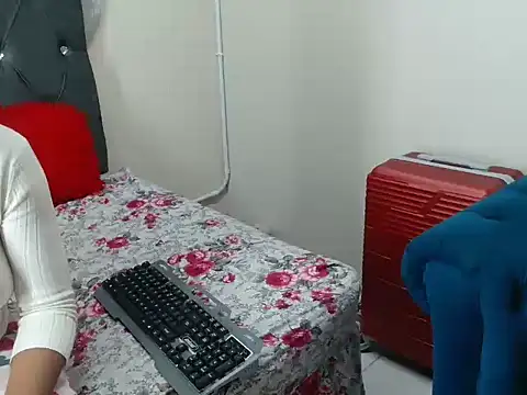 YummyJellybooty13 online show from September 17, 7:45 pm