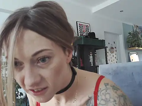 Snapshot of MadMadelin chatting on October 14, 1:03 pm MadMadelin online show from October 14, 1:03 pm