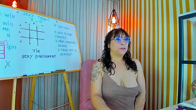 Snapshot of Jenni_Zeller chatting on September 25, 1:43 pm Jenni Zeller online show from September 25, 1:43 pm