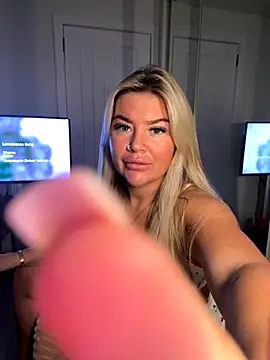 EmilyKingg online show from September 16, 9:34 pm