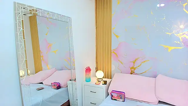 Snapshot of AlishaDixon chatting on October 20, 11:46 am AlishaDixon online show from October 20, 11:46 am