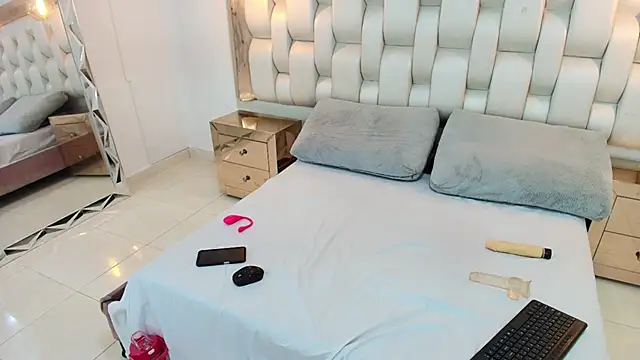 Snapshot of AlishaDixon chatting on October 3, 1:27 pm AlishaDixon online show from October 3, 1:27 pm