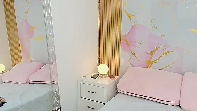 Snapshot of AlishaDixon chatting on October 26, 12:44 pm AlishaDixon online show from October 26, 12:44 pm