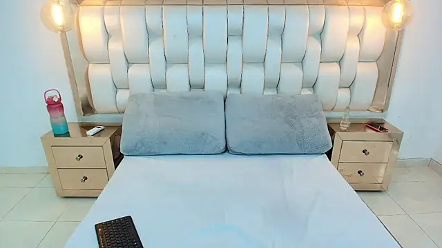 Snapshot of AlishaDixon chatting on September 17, 12:14 pm AlishaDixon online show from September 17, 12:14 pm