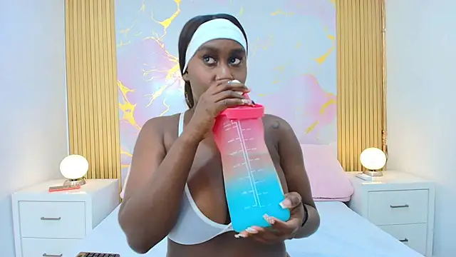 Snapshot of AlishaDixon chatting on September 18, 12:58 pm AlishaDixon online show from September 18, 12:58 pm