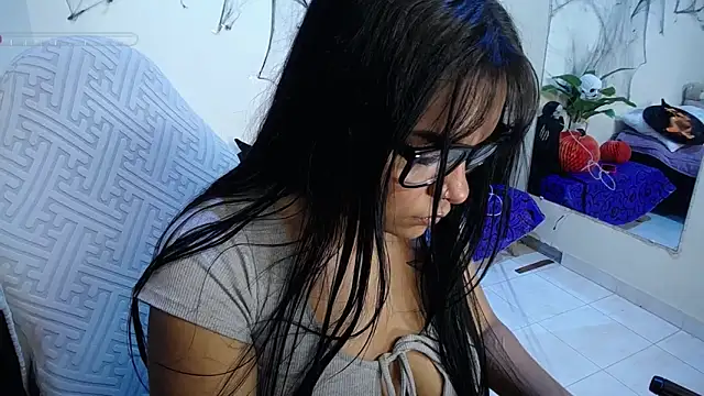 chloe tgn online show from October 31, 7:29 pm