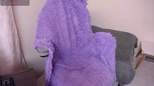 chloe tgn online show from October 3, 6:24 pm