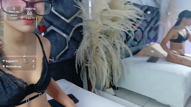 Snapshot of Amy_Dowson chatting on October 21, 3:38 pm Amy Dowson online show from October 21, 3:38 pm