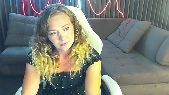 DaisyBlueEyes online show from September 10, 2:17 pm