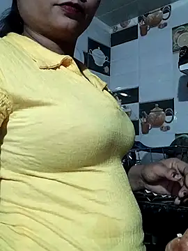 Hot-Pooja25 online show from April 26, 1:42 pm