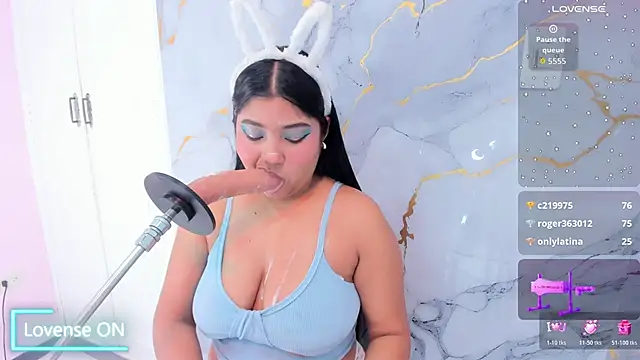 Snapshot of mysticlatina1 chatting on October 23, 4:07 am mysticlatina1 online show from October 23, 4:07 am