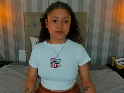 Sofiapassionne online show from April 17, 3:36 pm