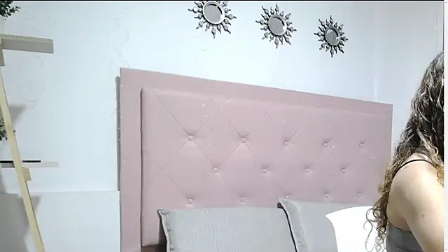 Snapshot of Dulce__Lovee chatting on October 13, 10:45 pm Dulce Lovee online show from October 13, 10:45 pm